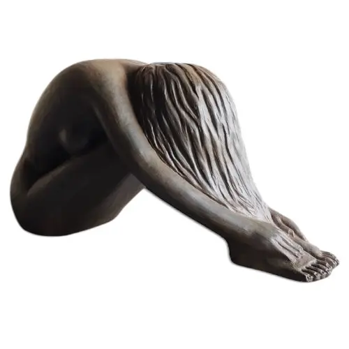 STATUE FEMME ASSISE MARRON